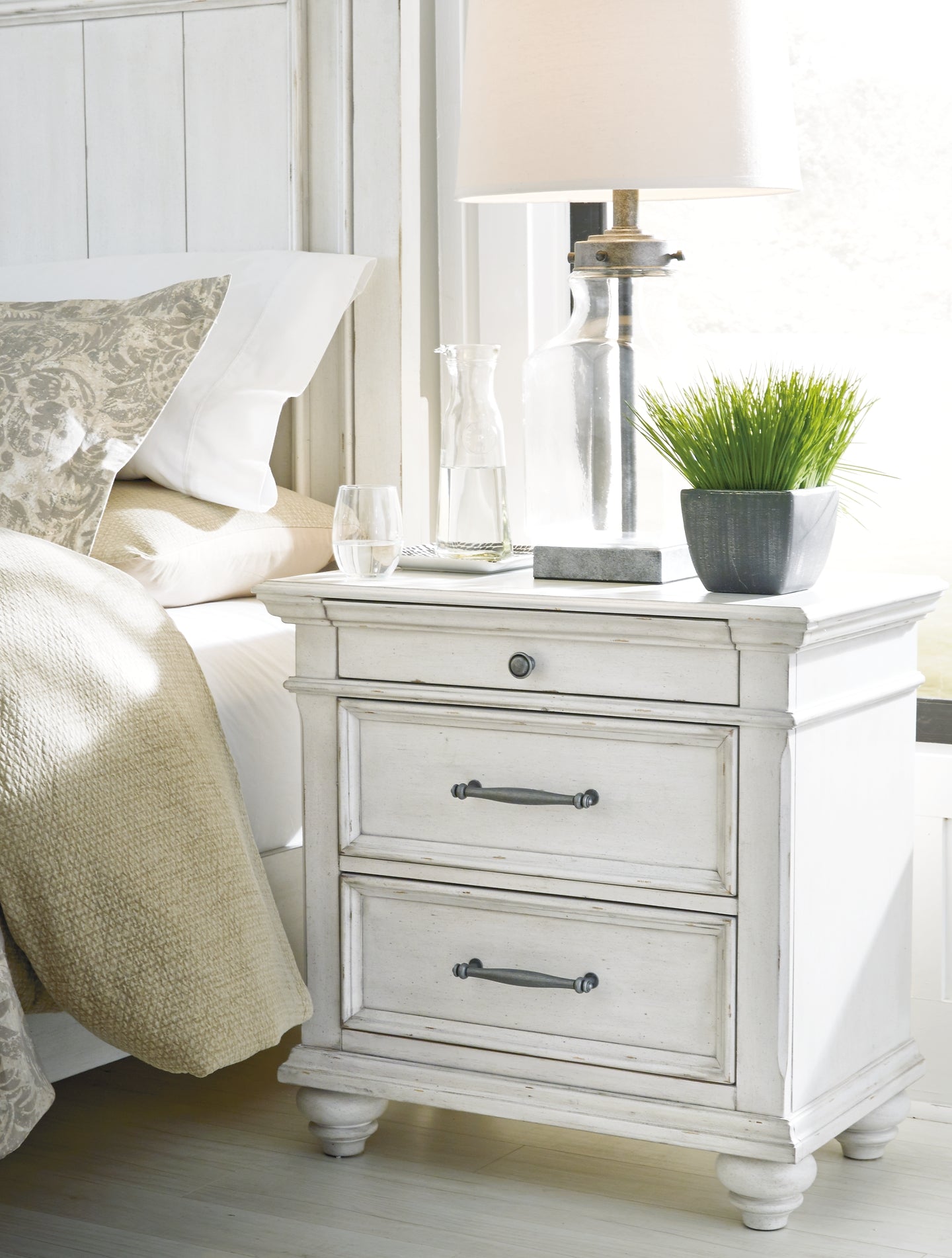 Ashley Express - Kanwyn Three Drawer Night Stand