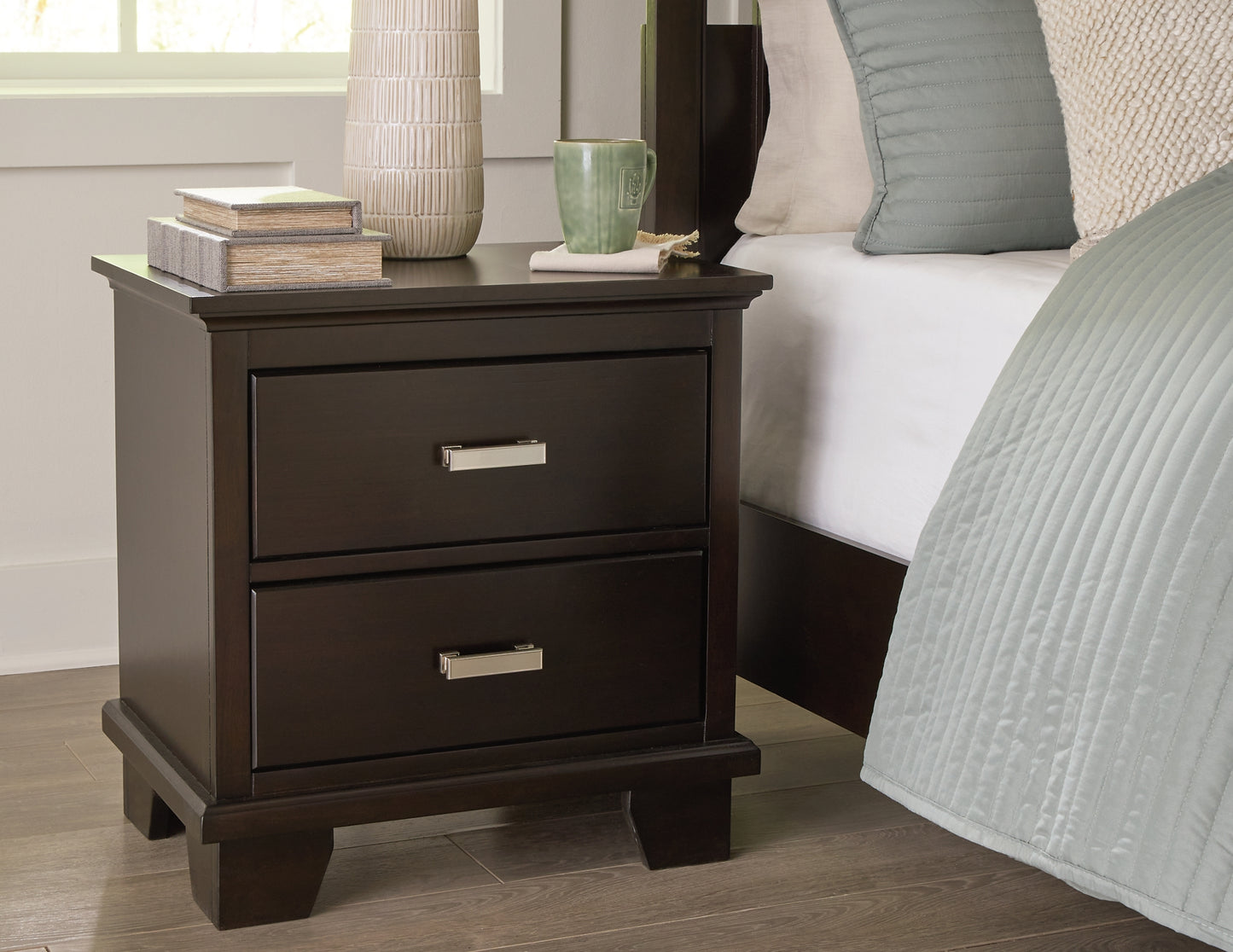 Covetown Full Panel Bed with Mirrored Dresser and Nightstand